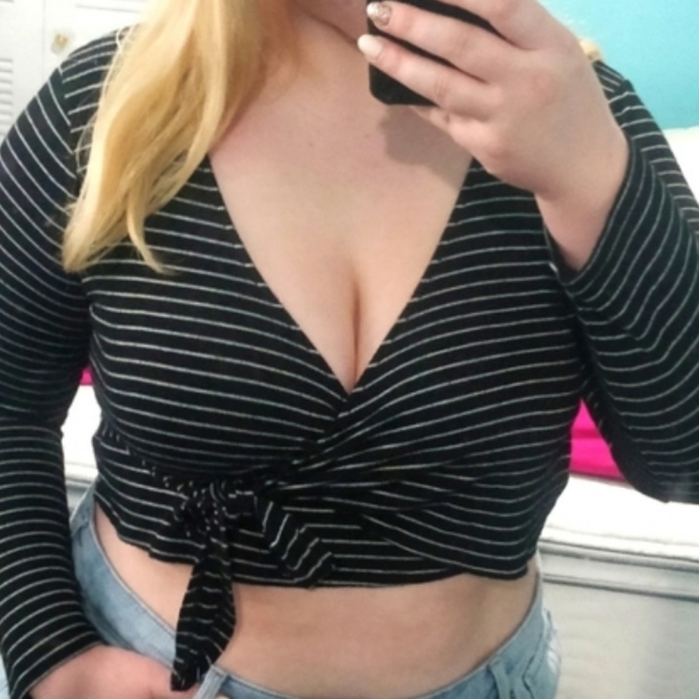 Wild fable black & white striped wrap top